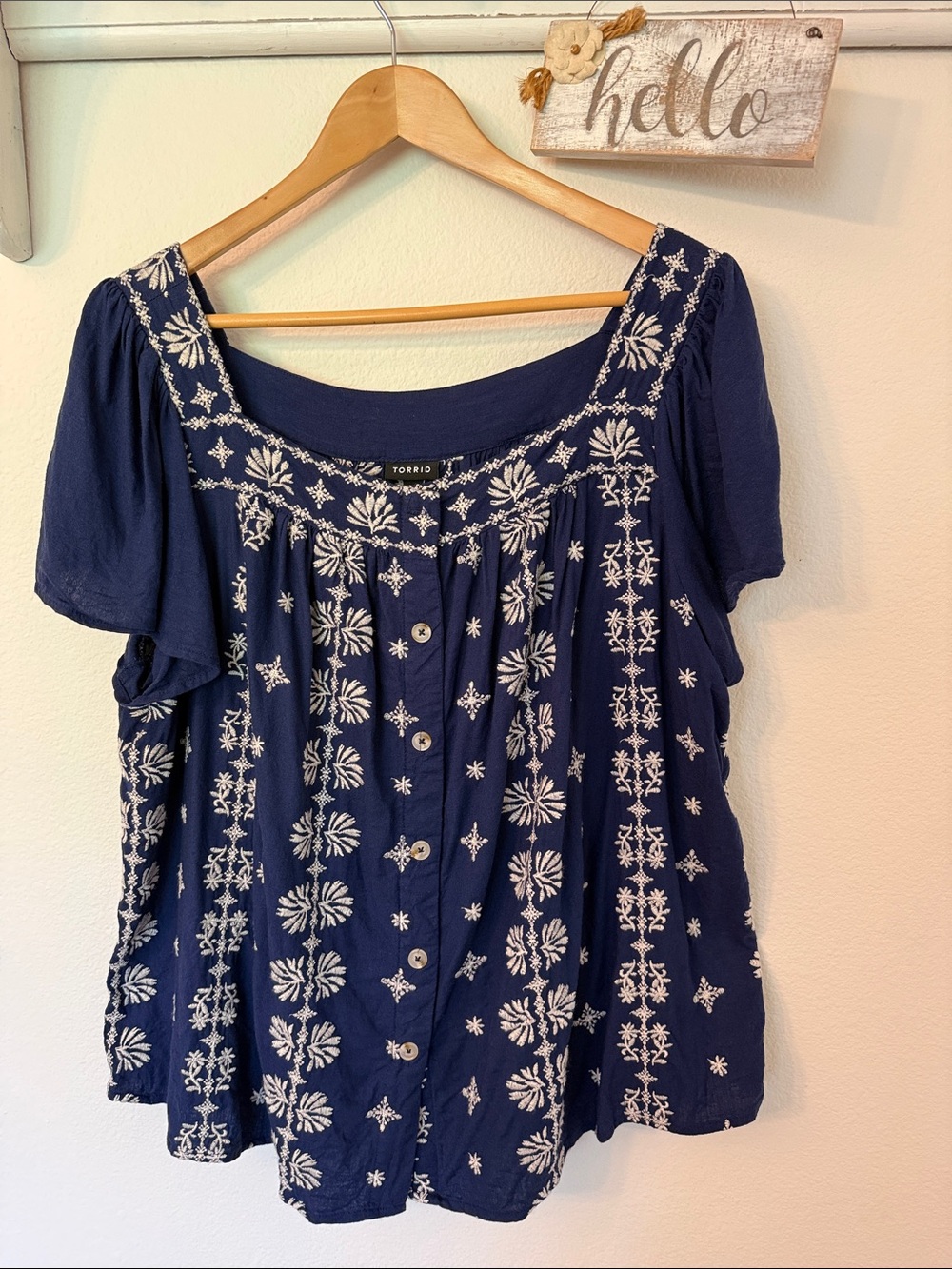 🌻 Torrid Navy Embroidered Button-Front Peasant Blouse